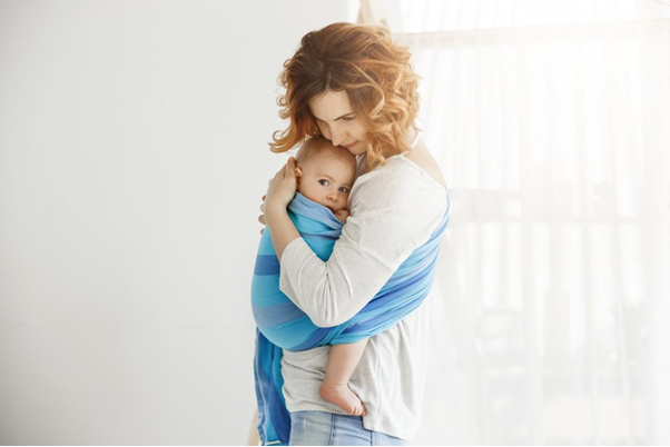 Mãe aproveitando a primeira semana com o bebê
