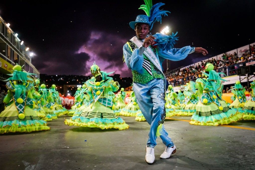 Desfile brabo, só no molejo.